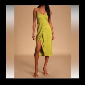 Lulu's View and I Chartreuse Tie-Back
Faux-Wrap Midi Dress